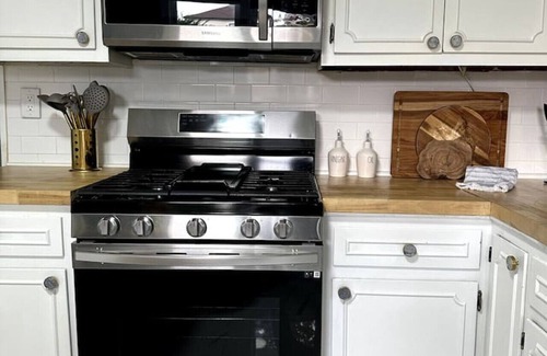 Constable Hook Apartment | Bayonne Oasis: Welcoming Family Space