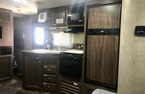 Hopedale House | Bayou Slam's Camp Cocahoe Camper #2 Rental 2016 KZ Sportsman Show Stopper S314BH