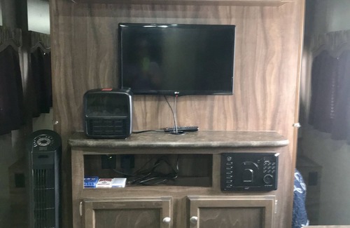 Hopedale House | Bayou Slam's Camp Cocahoe Camper #2 Rental 2016 KZ Sportsman Show Stopper S314BH