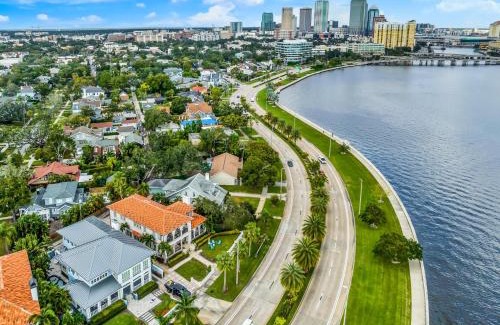 Hyde Park House | Bayshore Charmer