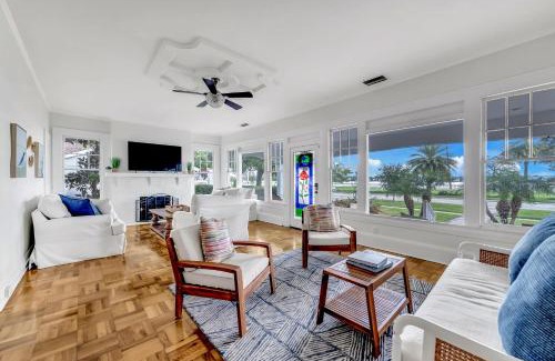 Hyde Park House | Bayshore Charmer