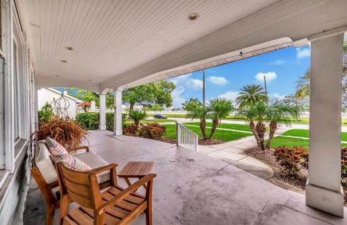 Hyde Park House | Bayshore Charmer
