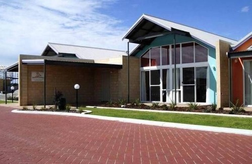 Collingwood Park Villa | Bayside at Middleton - 100M to beach