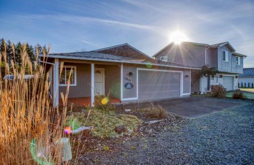 Nehalem House | Bayside Bungalow - Meredith Lodging