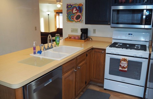 Frankfort House | Bayside Cottage - Large, Newly-Remodeled, and Great Location! Walk to Beach and Downtown!