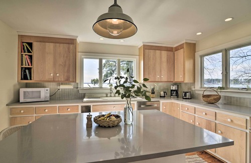 Deltaville Cottage | Bayside Deltaville Retreat w/Beach & Bay Views!