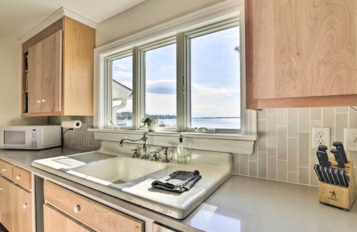 Deltaville Cottage | Bayside Deltaville Retreat w/Beach & Bay Views!