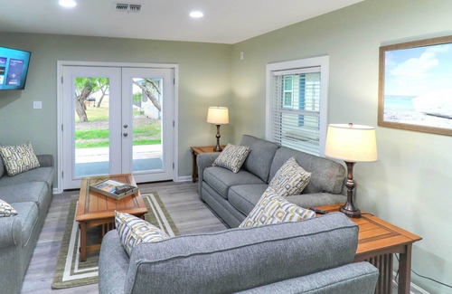 Bayside House | Bayside Getaway w/ Pool Access and Private Pier!