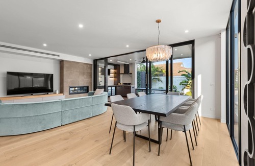 Bentleigh House | Bayside Grandeur with Heated Pool, Spa and Sauna plus each Bedroom has Ensuite