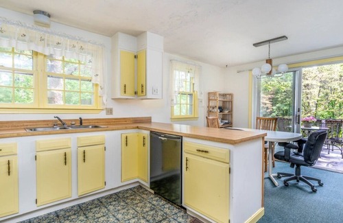 North Eastham House | Bayside Home Within a Mile of Kingsbury Beach and Wiley Park