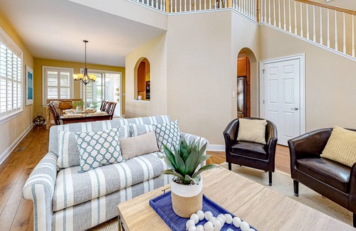 The Commons House | Bayside Resort getaway with screened deck plus paid-access pools & hot tub