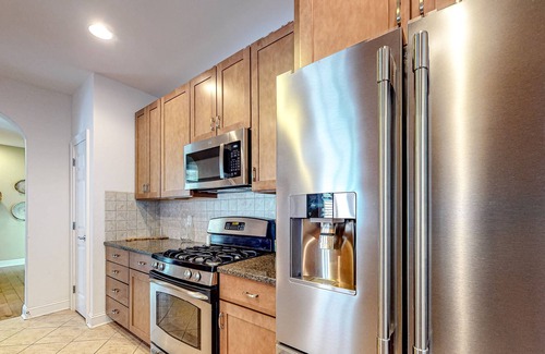 The Commons House | Bayside Resort getaway with screened deck plus paid-access pools & hot tub