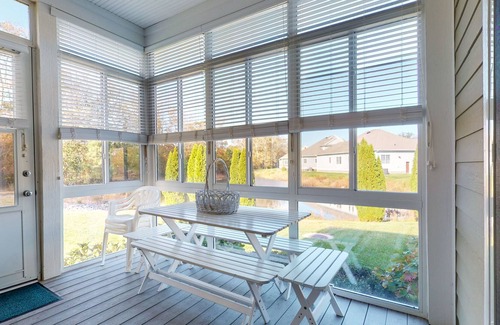 The Commons House | Bayside Resort house w/ shared sauna, golf on-site, tennis court, and free WiFi