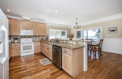 Panacea House | "Bayside Retreat" in Panacea FL.-Bay Front, Dock, 2 Large Porches, WiFi, No Pets