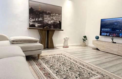 Bayswater Apartment | Bayswater Luxe Hyde Park 2BR Retreat