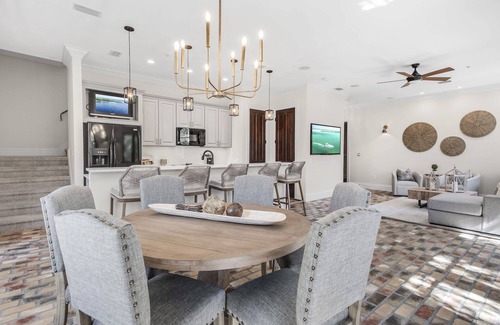 Baytowne Wharf Condo | Baytowne Wharf/Sandestin resort - steps to shopping, restaurants, events & fun!