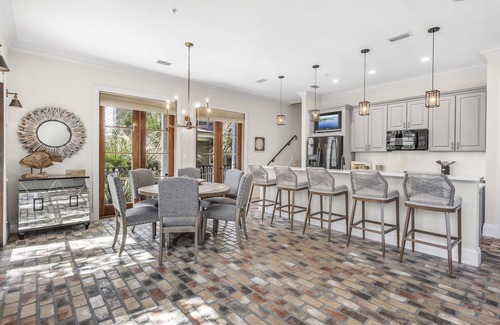 Baytowne Wharf Condo | Baytowne Wharf/Sandestin resort - steps to shopping, restaurants, events & fun!