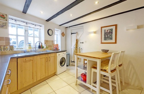 Walberton Cottage | Baytree Cottage, Walberton - a cottage that sleeps 6 guests in 3 bedrooms