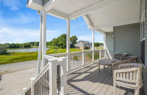 Captain's Cove House | Bayview - Game Room, Waterfront, Pools!