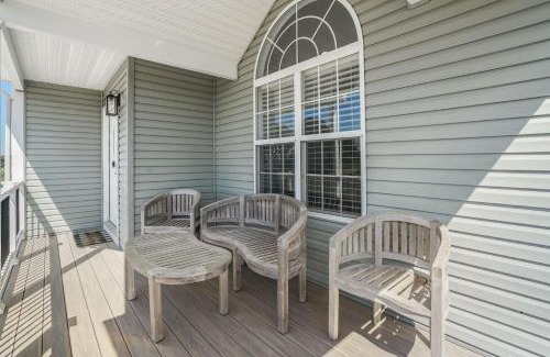Captain's Cove House | Bayview - Game Room, Waterfront, Pools!