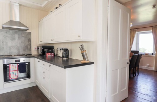 Beinn Orasaigh Cottage | BAYVIEW HOUSE, family friendly, character holiday cottage in Carbost