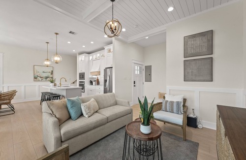 Galveston House | Bayview: Luxury Listing- Largest Pvt Pool, mini-GOLF, Sunset & Bay views