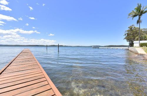 Silverwater House | Baywatch Waterfront Lake Retreat with Private Jetty at Silverwater Lake Macqaurie