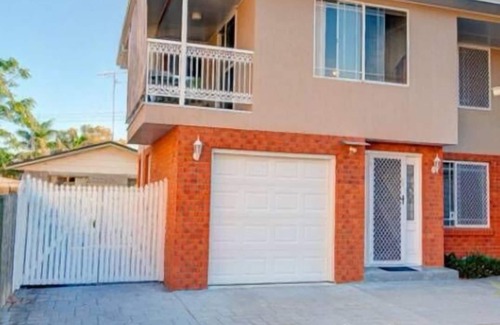 Maroochydore House | Bayz on the River.WATERFRONT. PET FRIENDLY.KAYAKS!