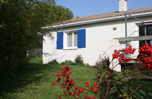 Meschers-sur-Gironde House | BB in the green with view on the Gironde