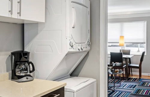 Atlantic Station Area Apartment | (BC2bL) Cute Condo, Walkable to Midtown, 1 Block from MARTA