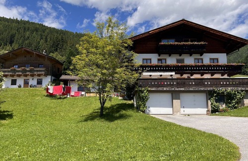 Schonbach Villa | Beautiful villa for 11 guests with WIFI, TV, terrace and panoramic view