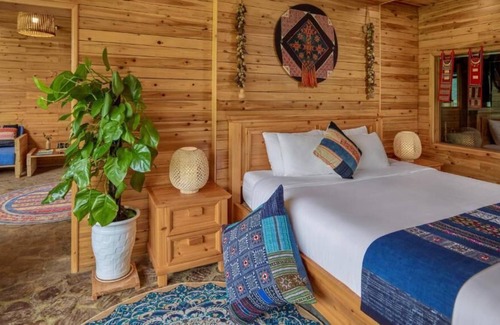 Sa Pa Cabin | Be immersed in Nature Lodge in Muong Hoa valley*Breakfast*Infinity Pool