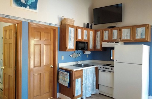 Wells Condo | Be our guest! Adorable one bedroom condo at Nautical Mile in Wells, Maine.