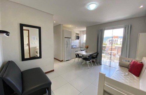 Ingleses do Rio Vermelho Apartment | Beautiful 1 bedroom apartment with balcony and barbecue 70m from Praia dos Ingleses