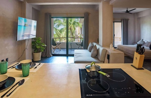 Santa Maria Apartment | Beach 1 Min Pool AC Bedroom Cleaned Daily