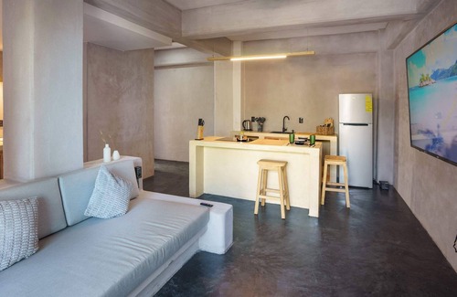 Santa Maria Apartment | Beach 1 Min Pool AC Bedroom Cleaned Daily
