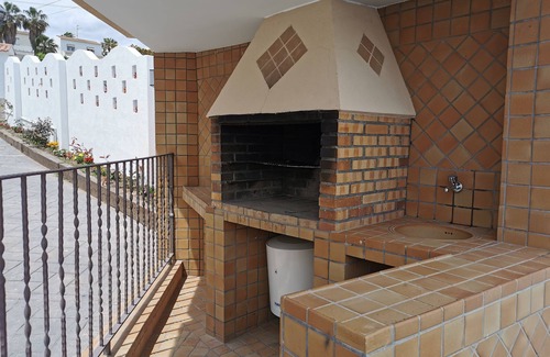 Cunit Ski Chalet | Beach and Mountain. Swimming pool and barbecue for your relaxation