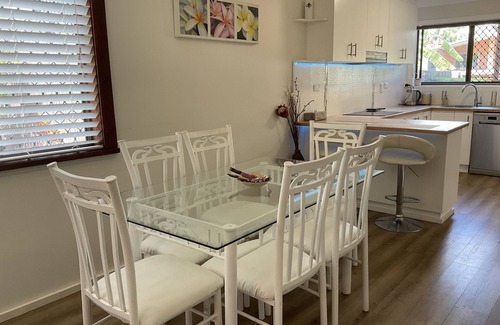 Tannum Sands House | BEACH AVE - WALK TO BEACH, SHOPS & TAVERN