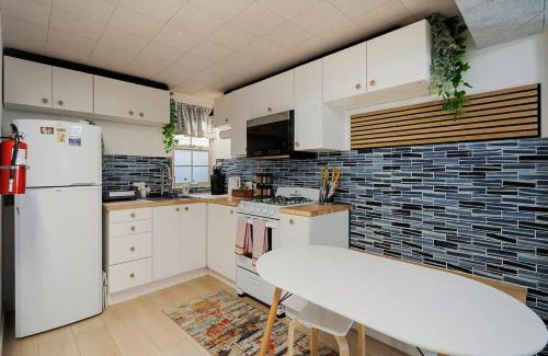 Sharp Park Apartment | Beach Block 2-Bed with Coastal Palm Trees and Yard