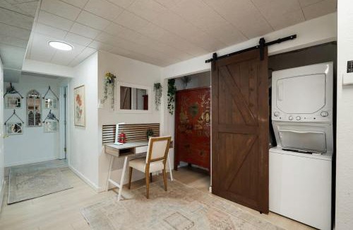 Sharp Park Apartment | Beach Block 2-Bed with Coastal Palm Trees and Yard