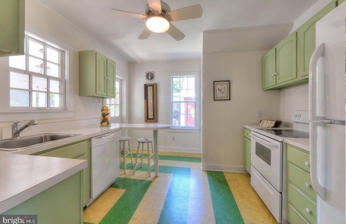 The Pines House | BEACH BLOCK IN THE PINES!