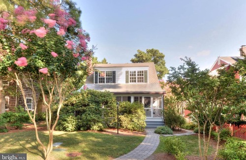 The Pines House | BEACH BLOCK IN THE PINES!