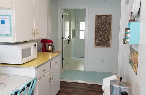 Frankfort House | Beach Breeze Cottage, Just Steps from the Beach, Sleeps 12.