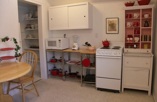 Frankfort Apartment | Beach Breeze Cottage Upstairs, just steps from the beach, sleeps 4