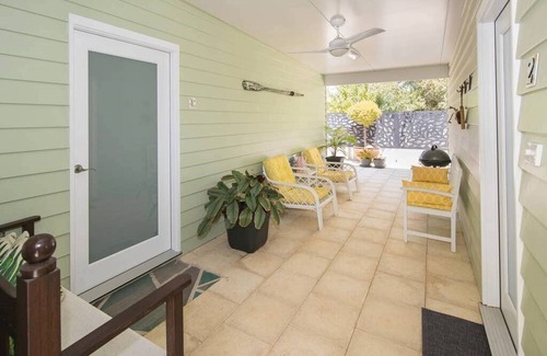 West Busselton House | Beach Bum Bungalow 2- WIFI, Short walk to the beach