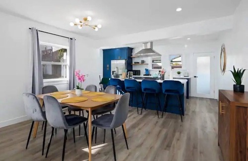 Bluff Heights House | Beach Bungalow Home in Long Beach 2B1B + Parking