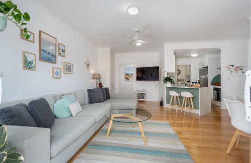 Newcastle East Apartment | "Beach City"-ACE location-2BR+2 Bath+Garage-80m to beach+5 star😍