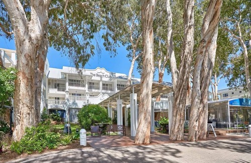 Palm Cove Apartment | Beach Club Oceanview Spa Suite in Palm Cove