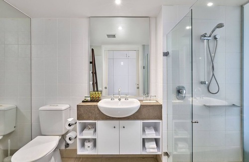 Palm Cove Apartment | Beach Club Oceanview Spa Suite in Palm Cove