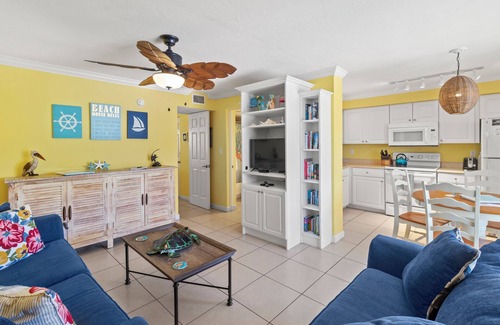 Whitney Beach Condo | Beach Condo: Open Thurs, $150/nt + Fees!